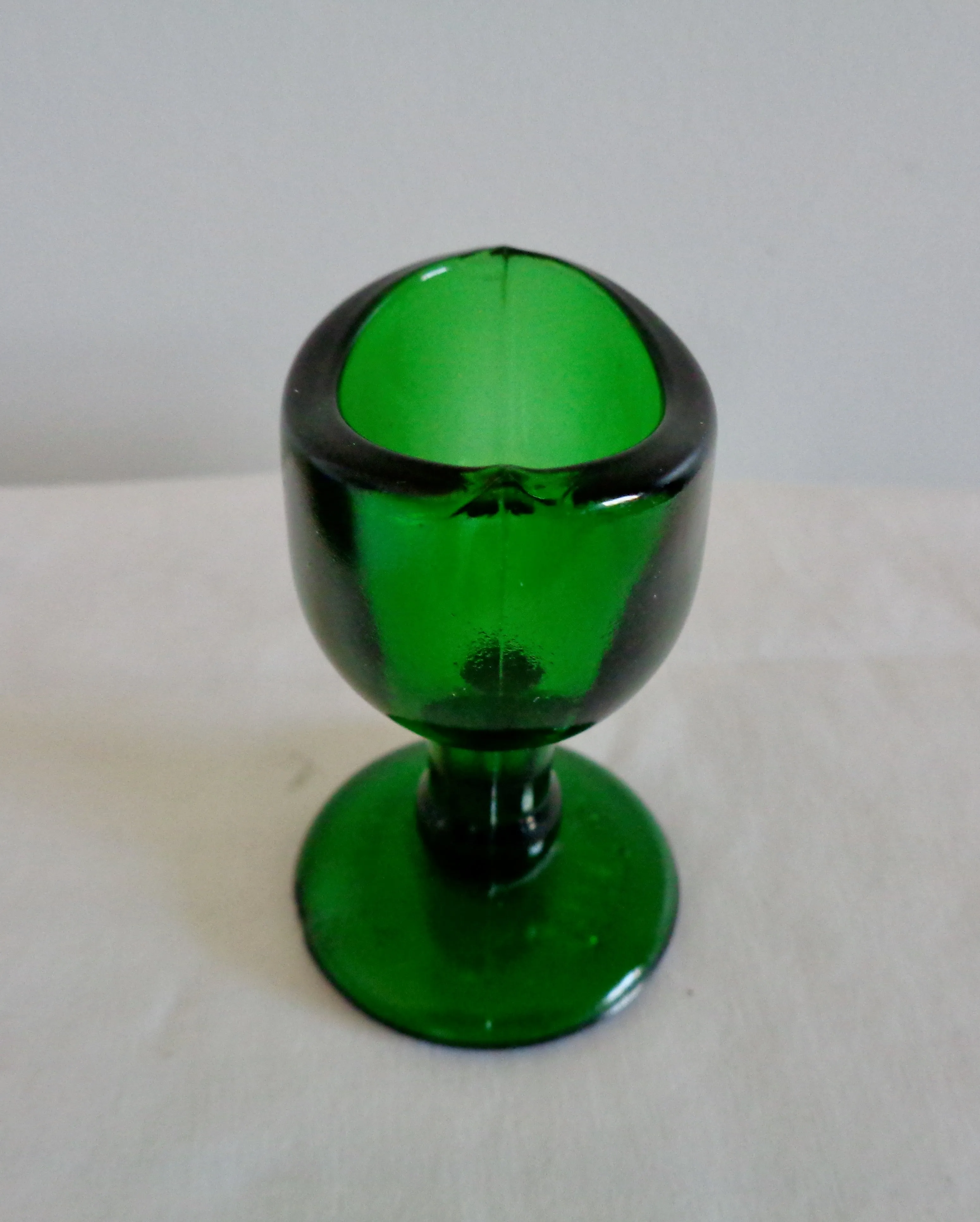 1920s Woods Brothers Green Glass Eye bath Cup