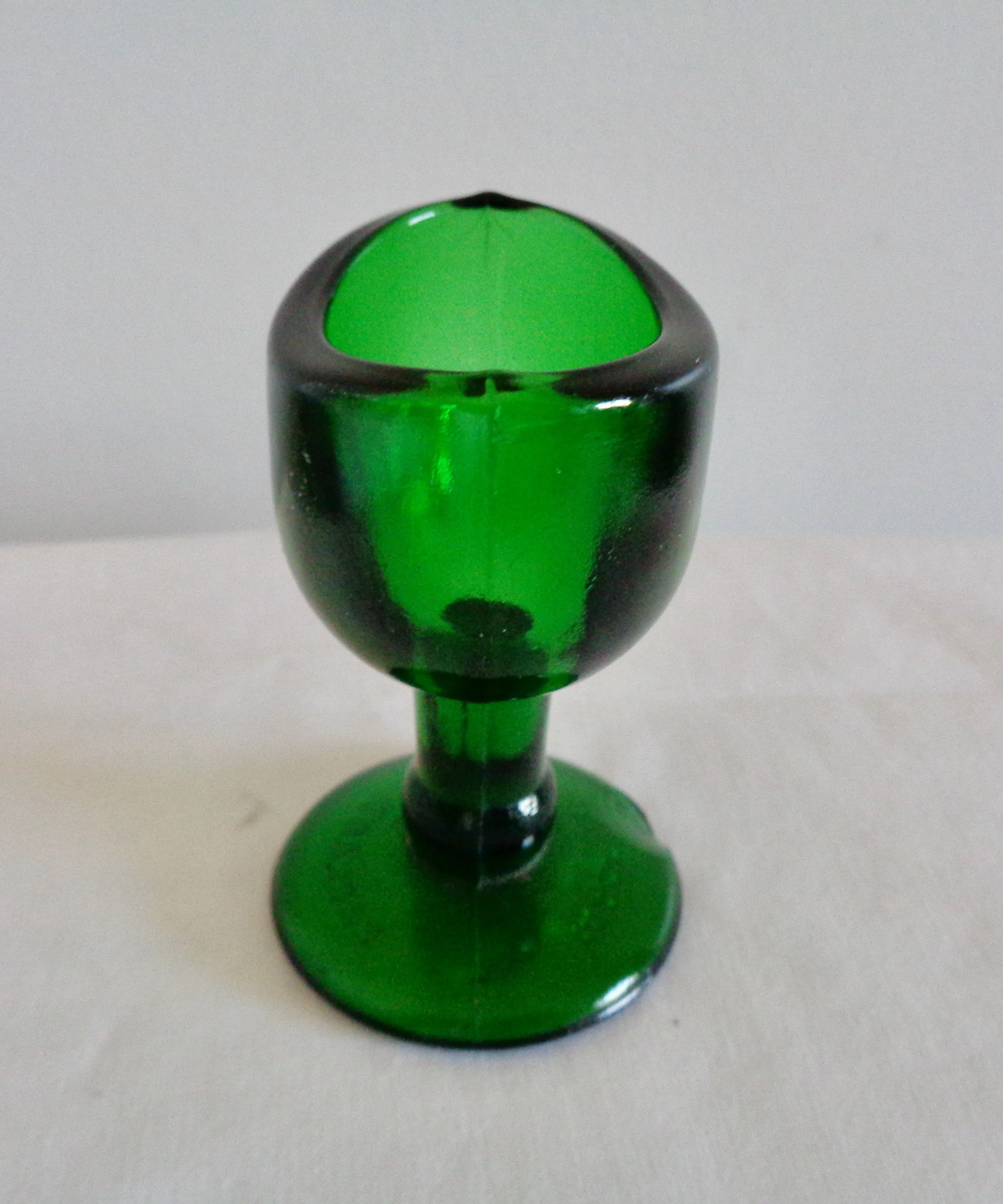 1920s Woods Brothers Green Glass Eye bath Cup