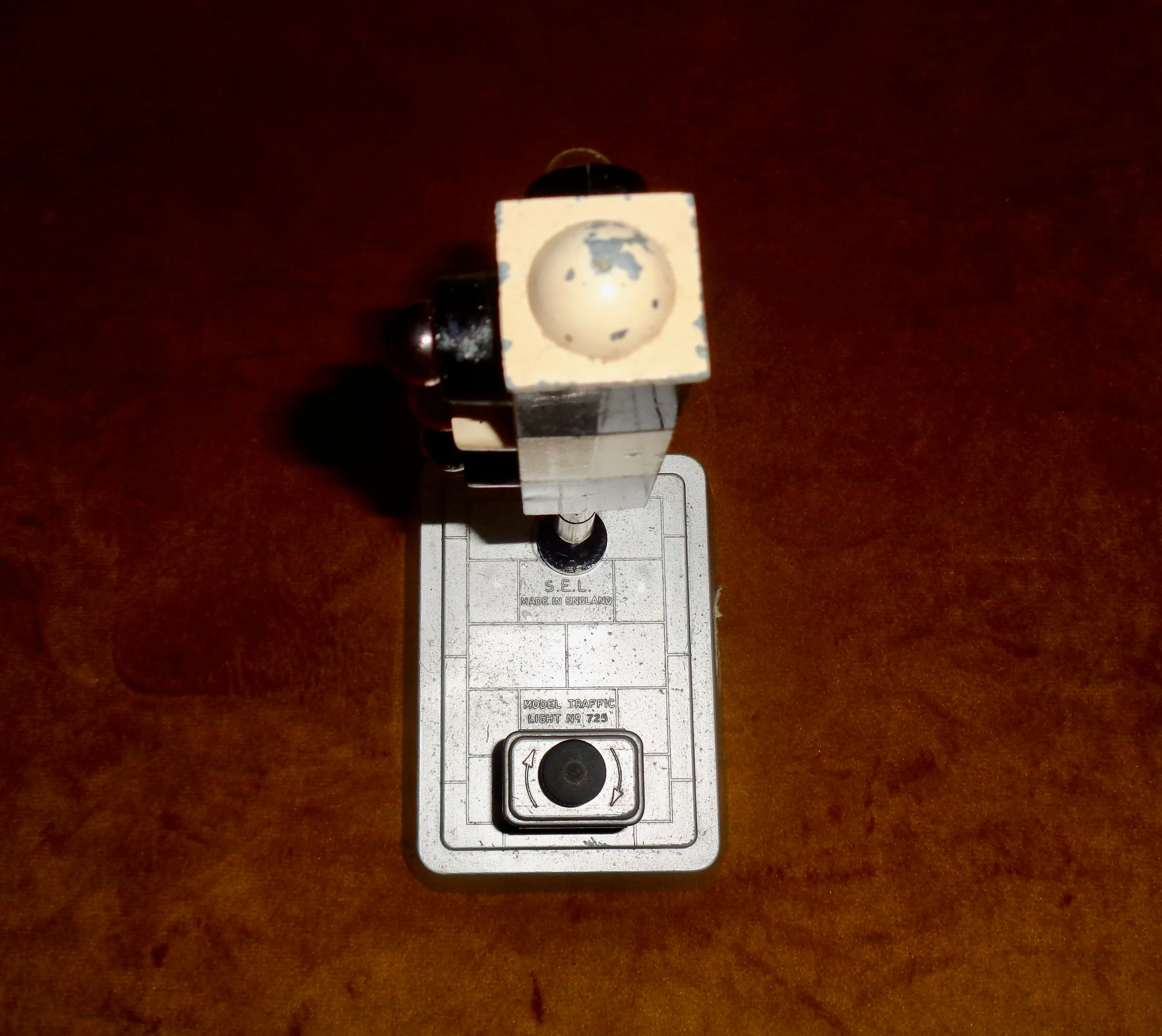 1950s British SEL Metal Battery Operated Traffic Light Toy Model 725 In Its Original Box