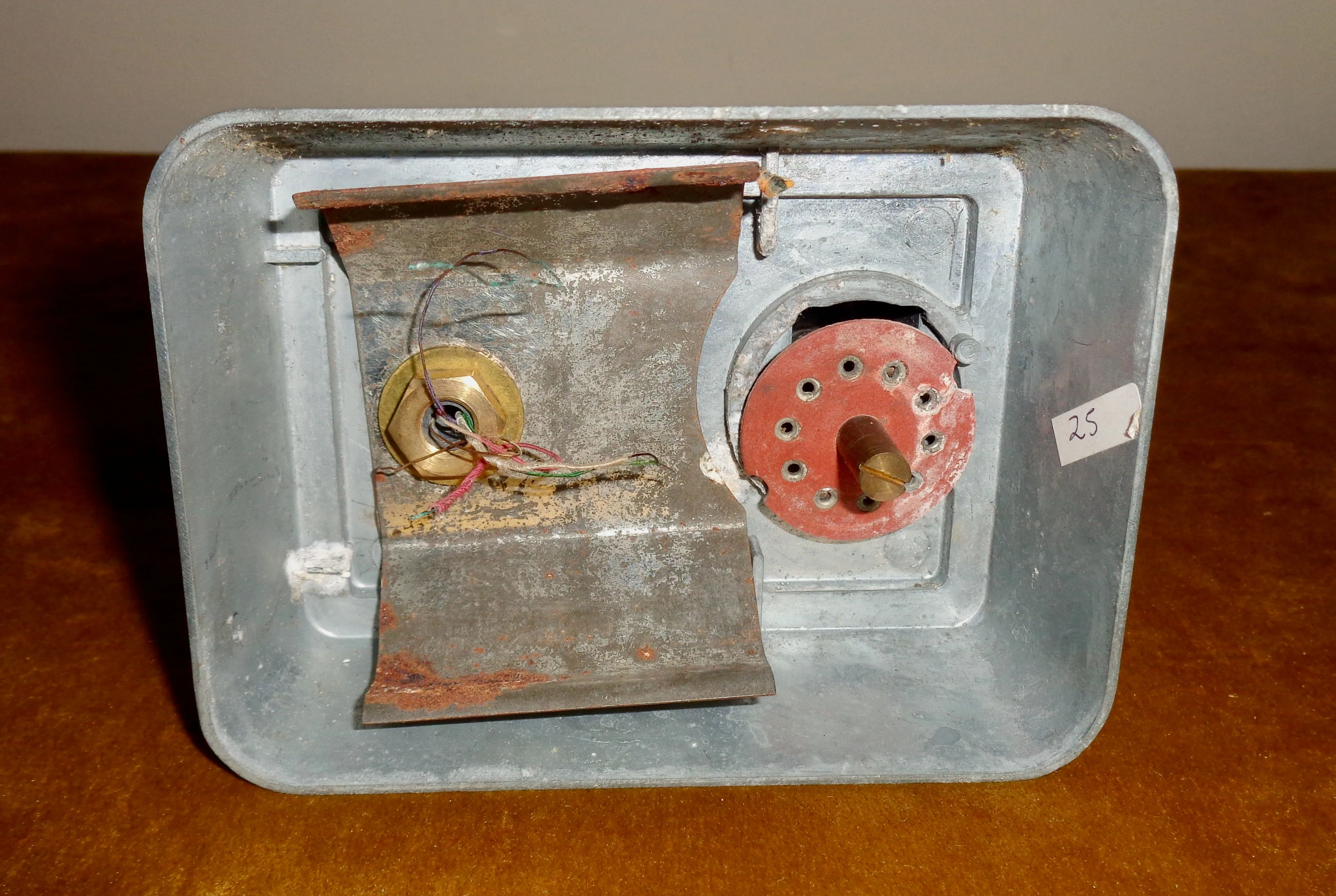 1950s British SEL Metal Battery Operated Traffic Light Toy Model 725 In Its Original Box