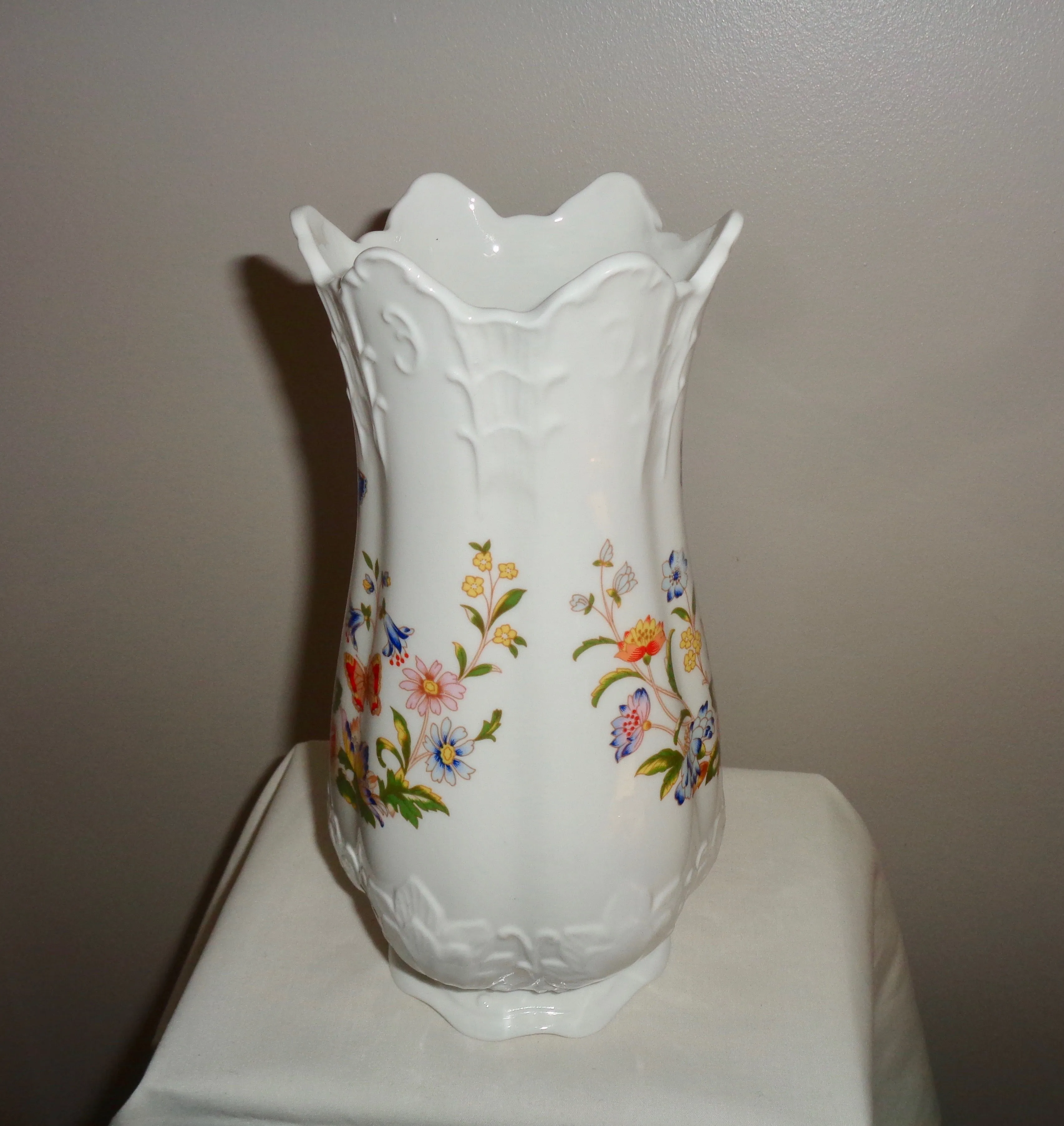 1990s Aynsley Cottage Garden Vase