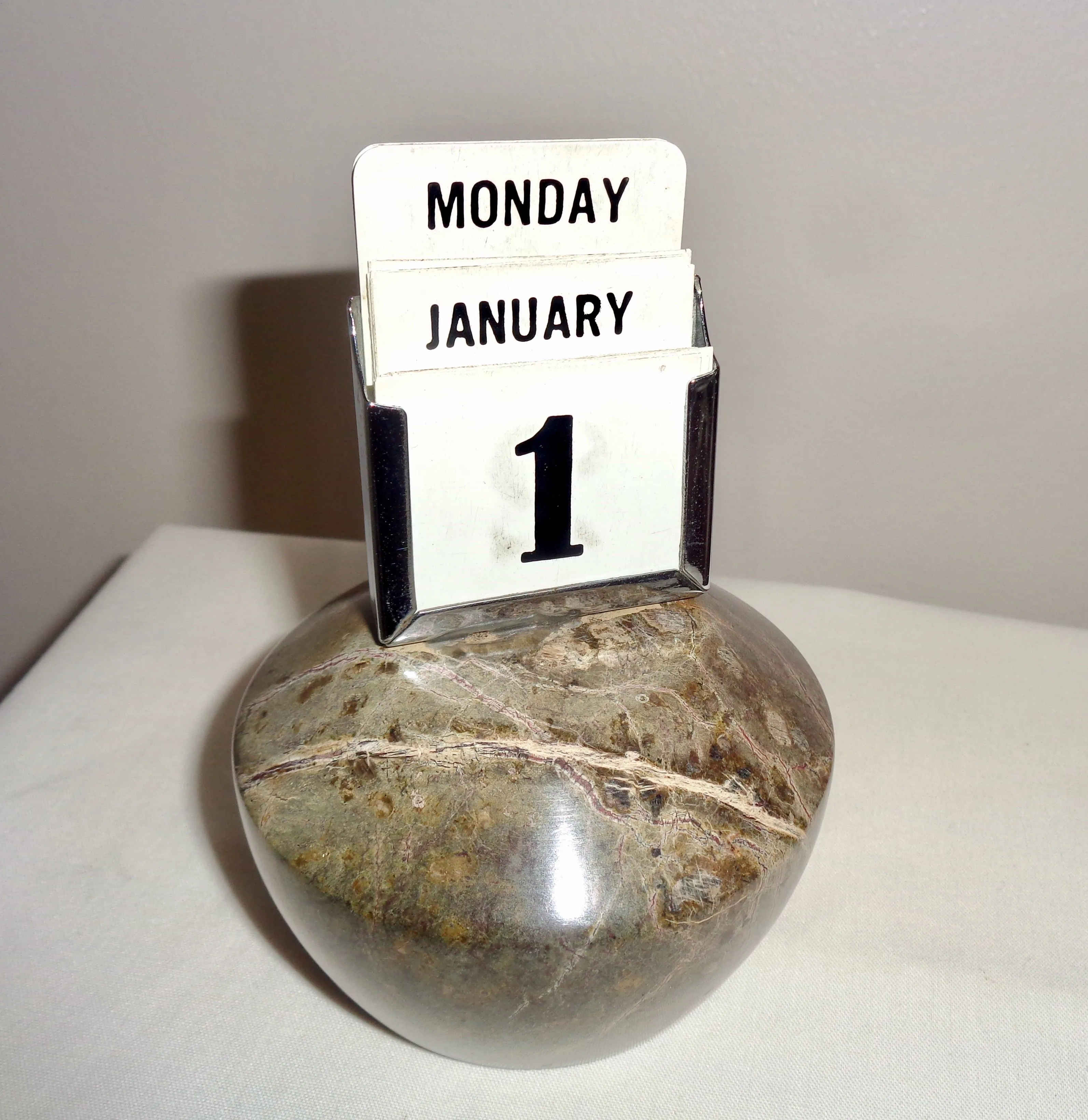 Cornish Serpentine Perpetual Day Desk Calendar