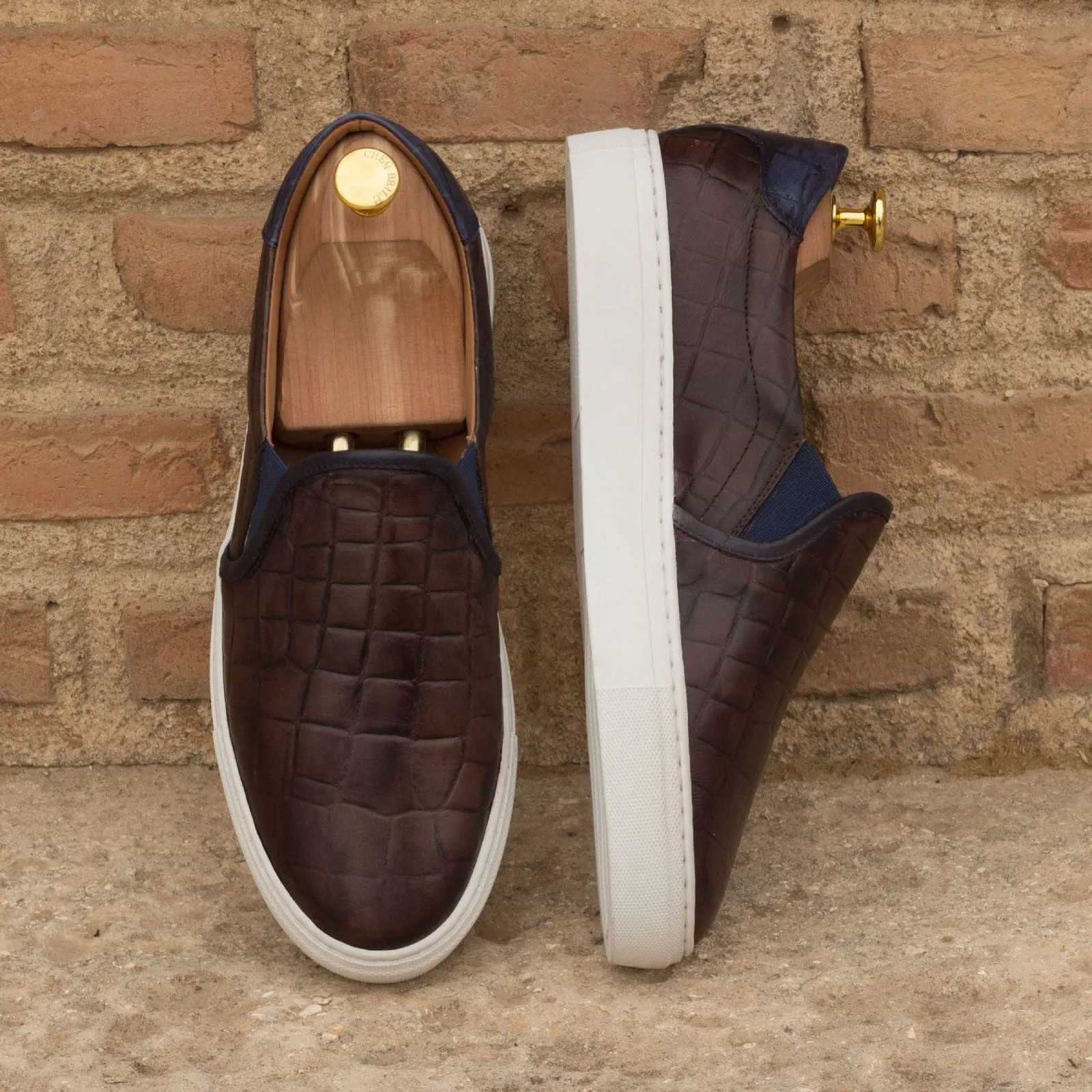 DapperFam Versado in Dark Brown / Navy Men's Italian Croco Embossed Leather Slip On