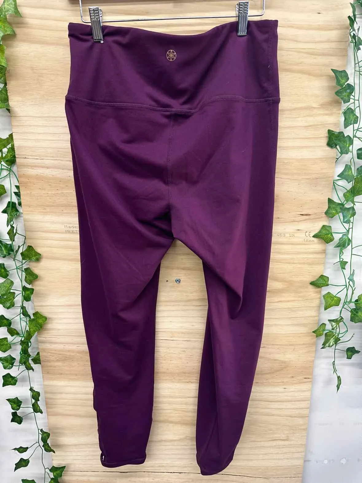 Size Large Gaiam Fuschia Women's Leggings