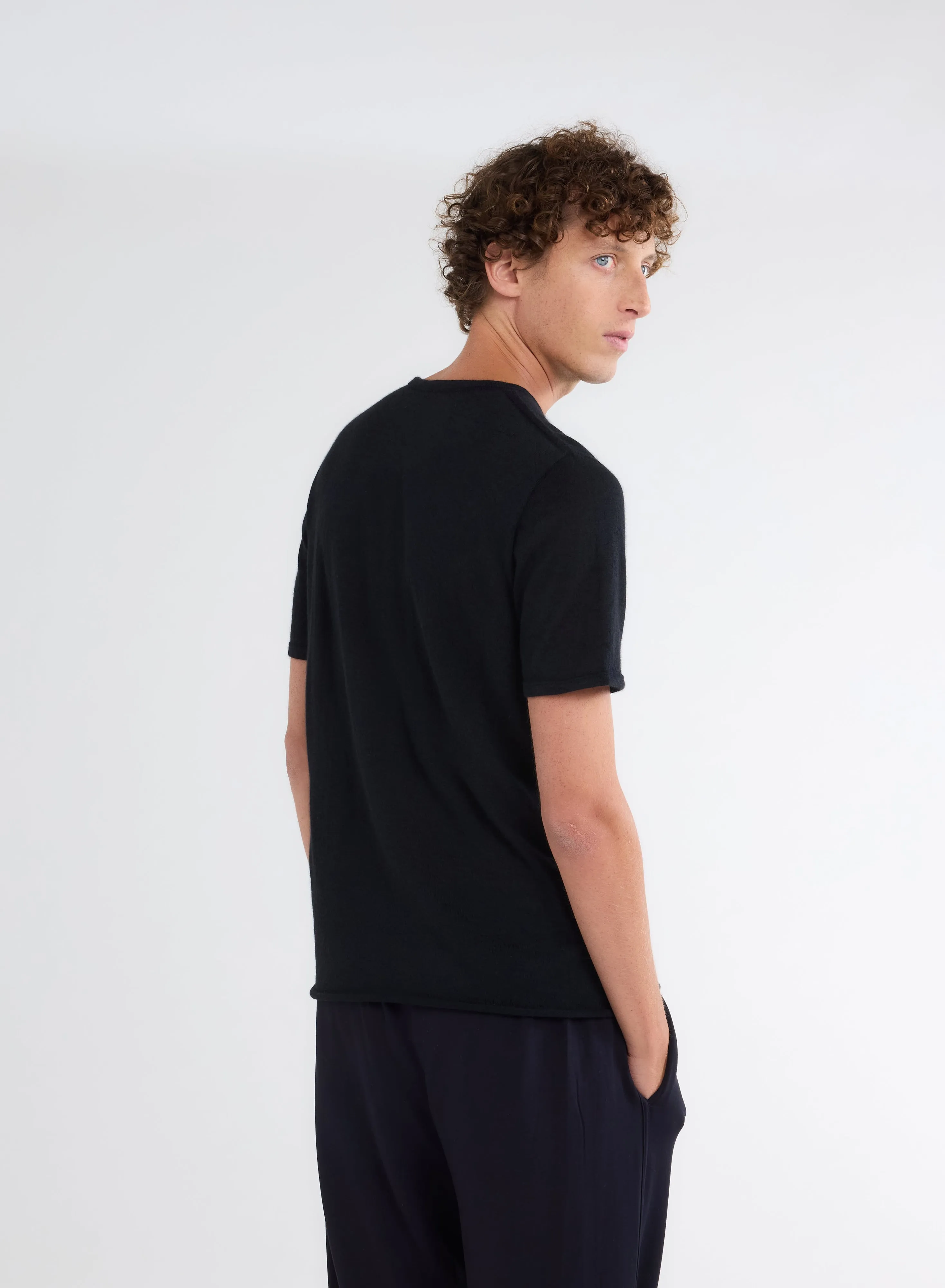 T-shirt Noir Col Rond Manches Courtes en 100% Cachemire