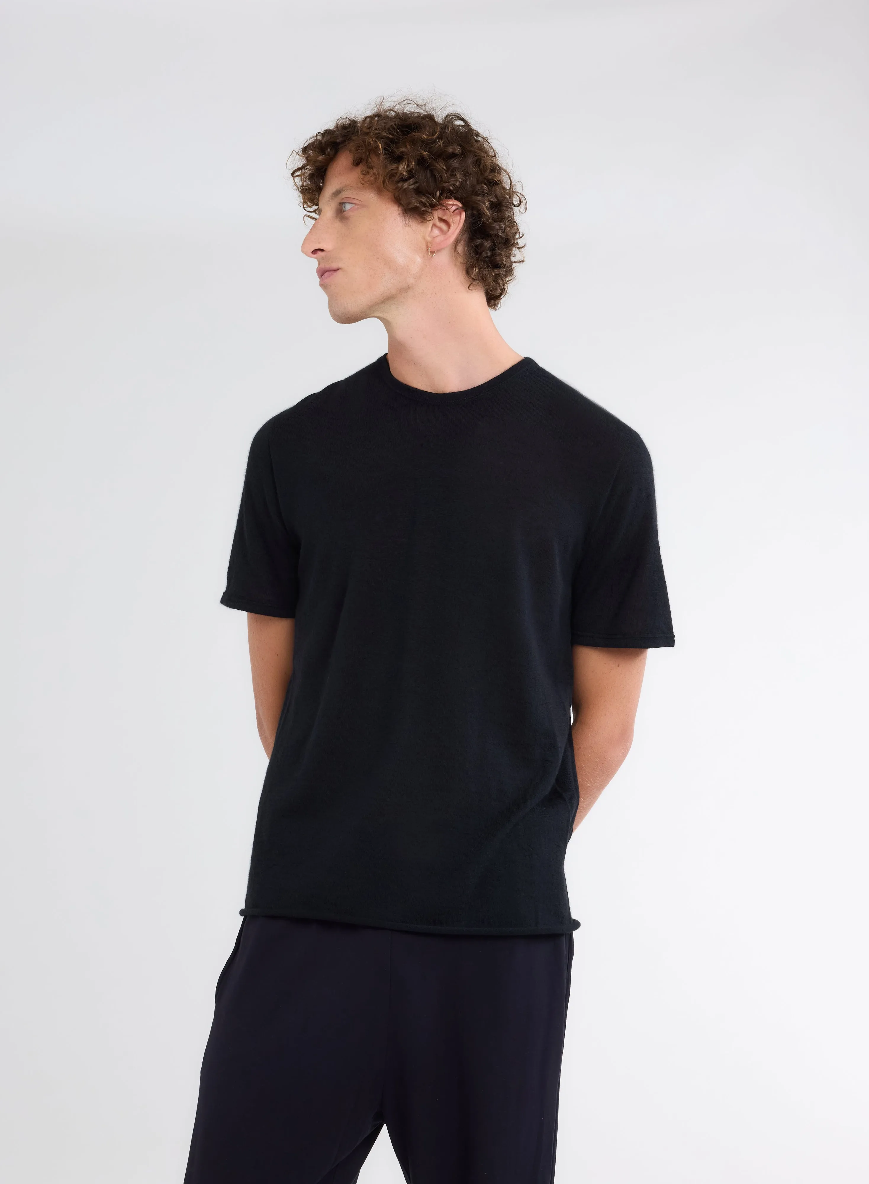 T-shirt Noir Col Rond Manches Courtes en 100% Cachemire