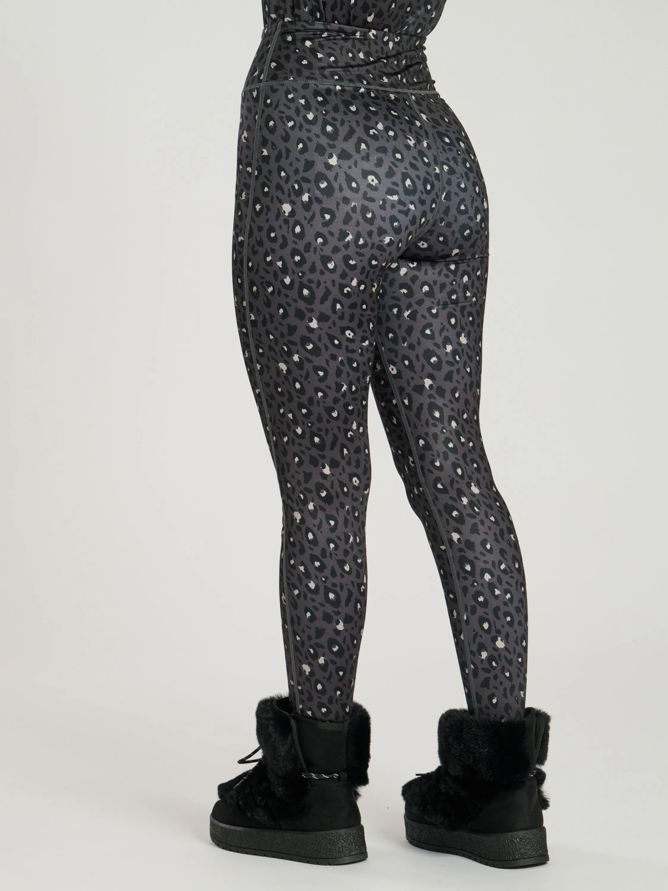 The 'Alpine' legging in black leopard