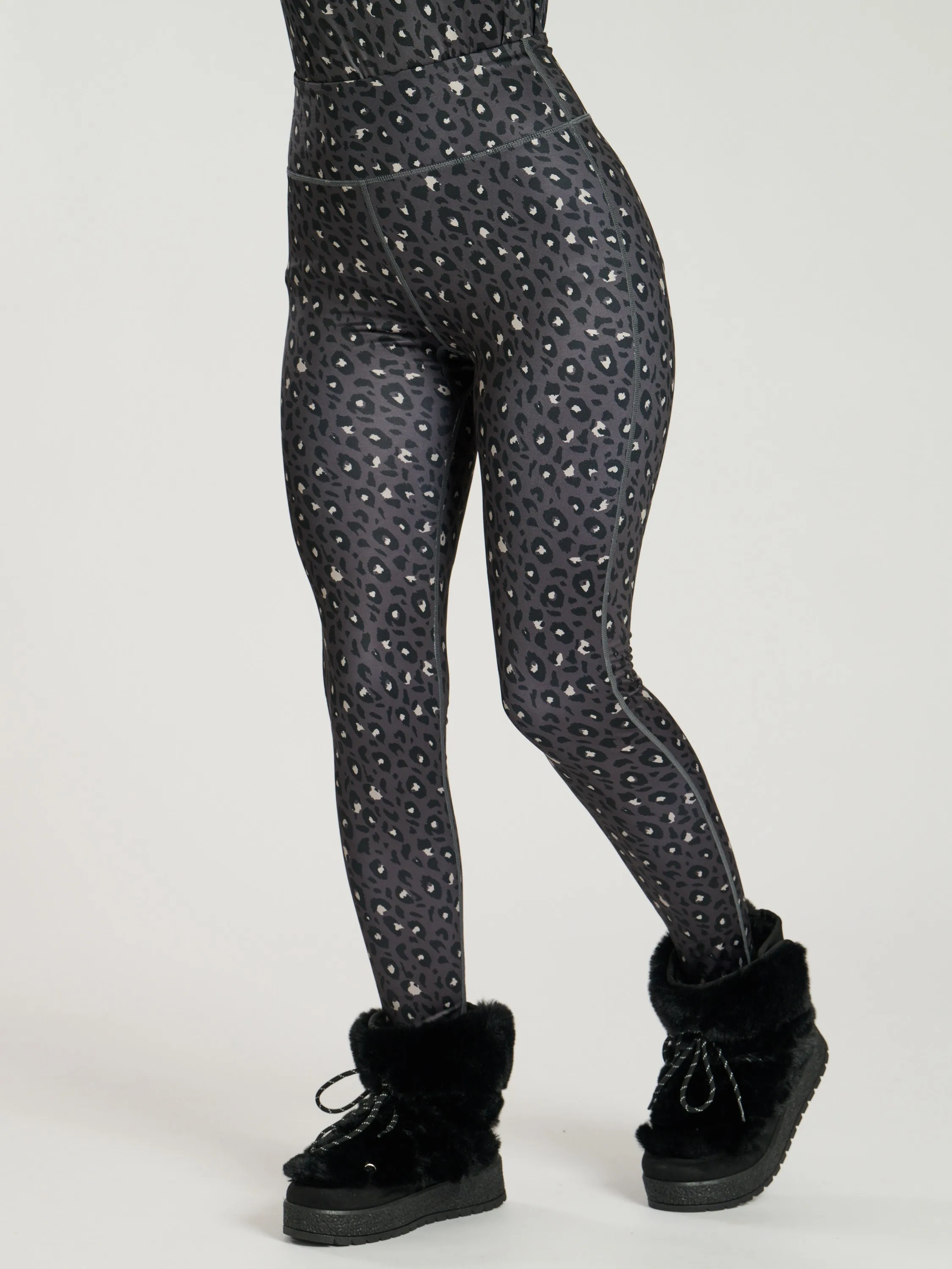 The 'Alpine' legging in black leopard