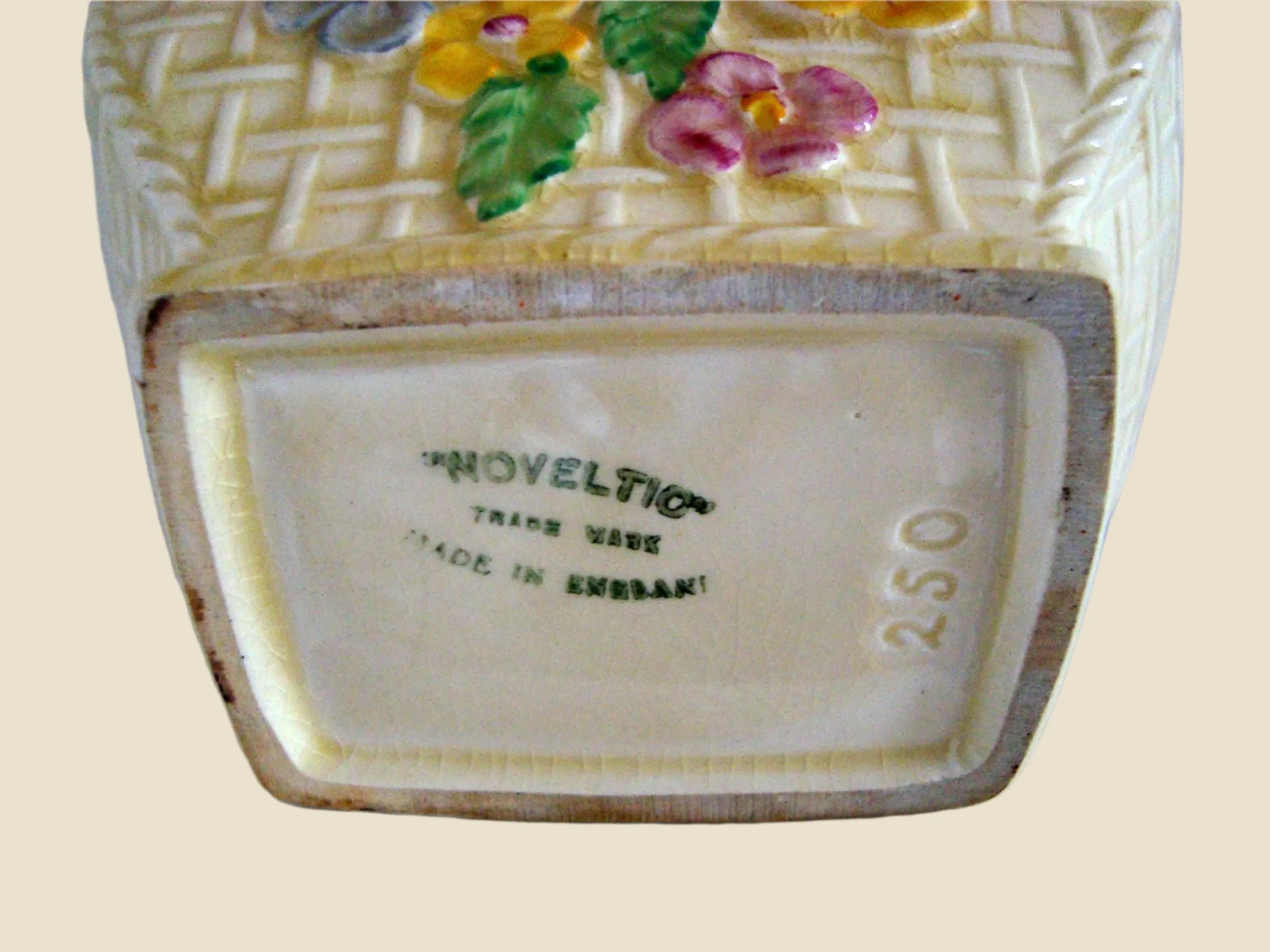 Vintage 1930s Wade Noveltio Straw Effect Pottery Basket