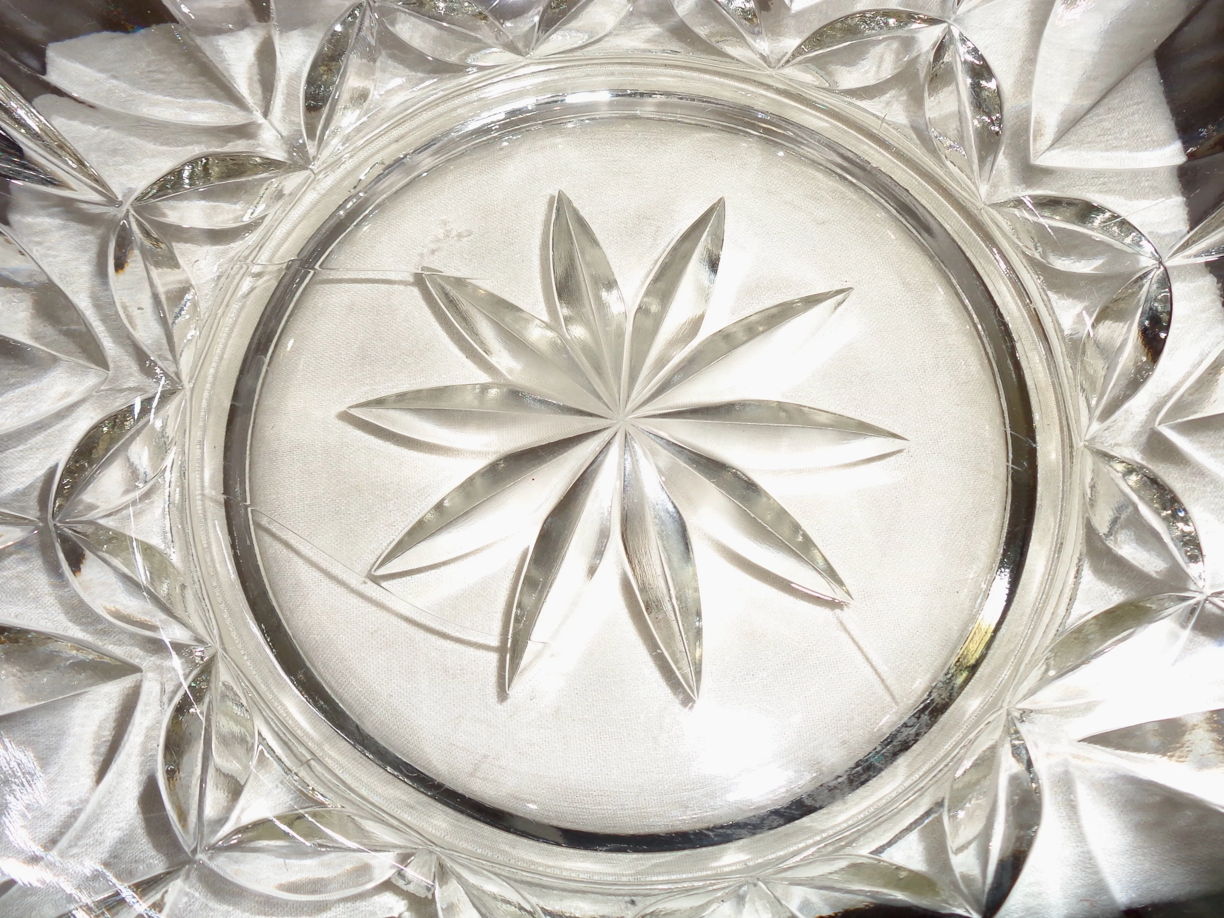 Vintage 5 Inch Circular Fruit / Salad Glass Bowl