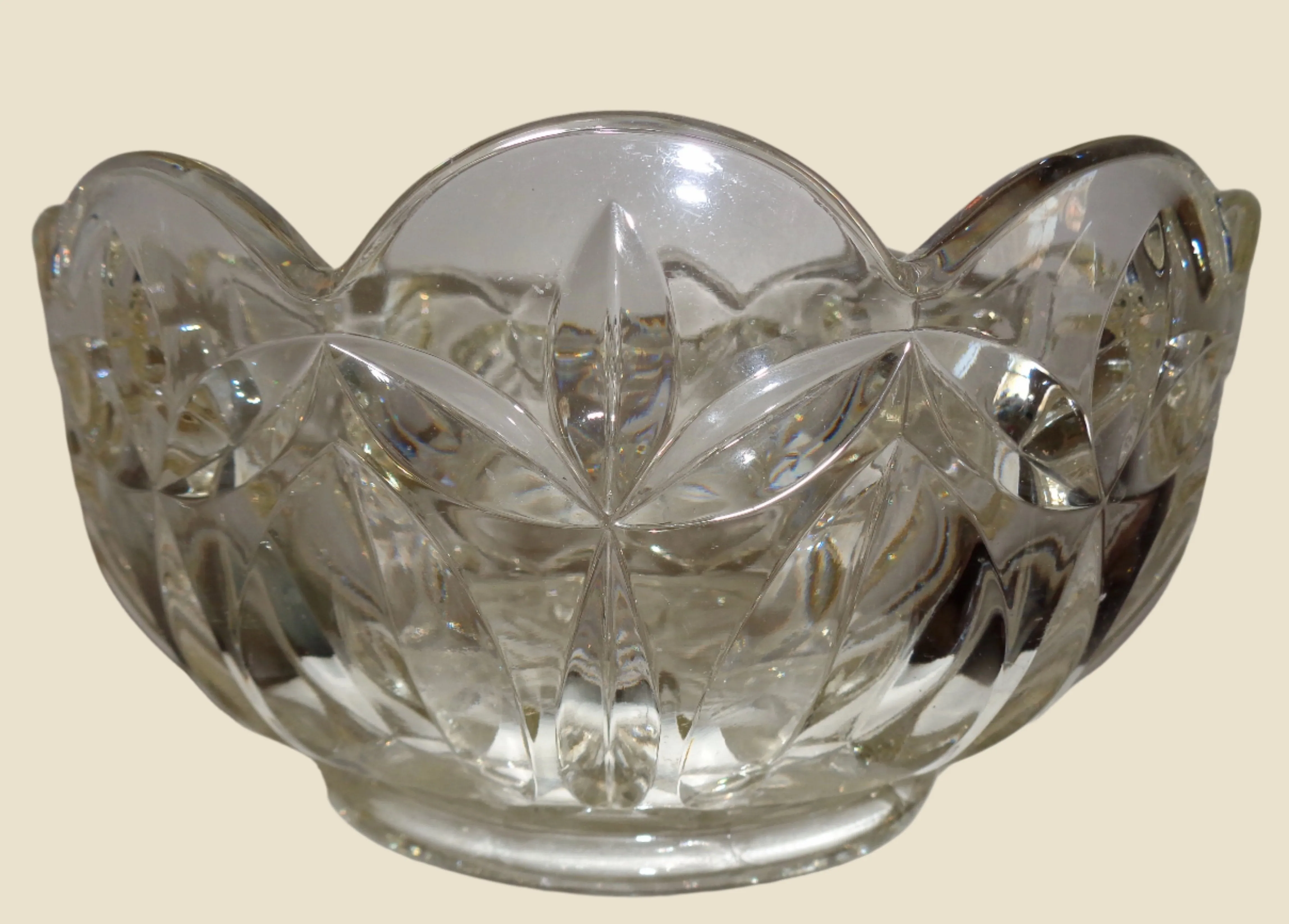 Vintage 5 Inch Circular Fruit / Salad Glass Bowl