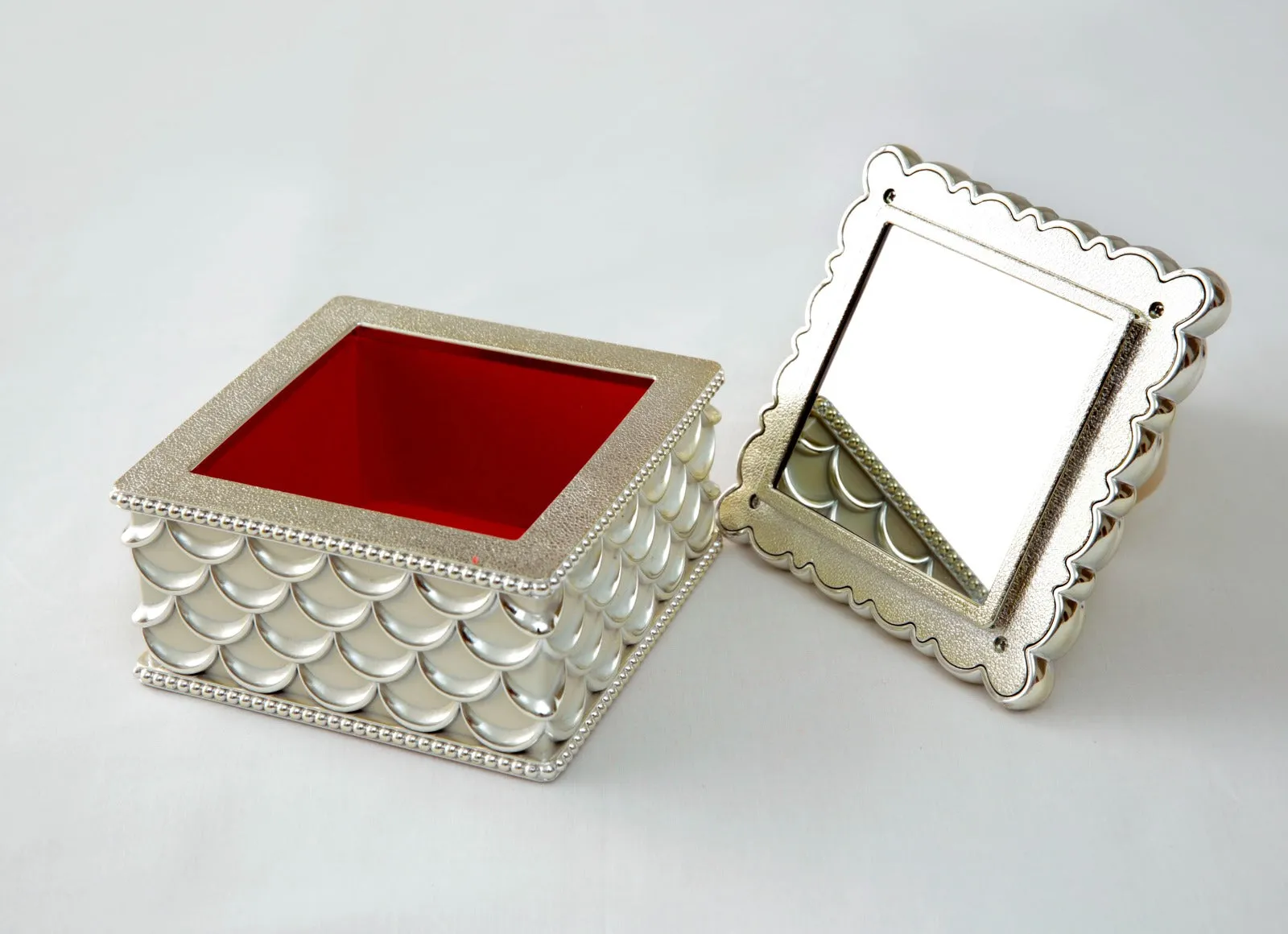 Vintage Design Treasure Jewelry Box-Square