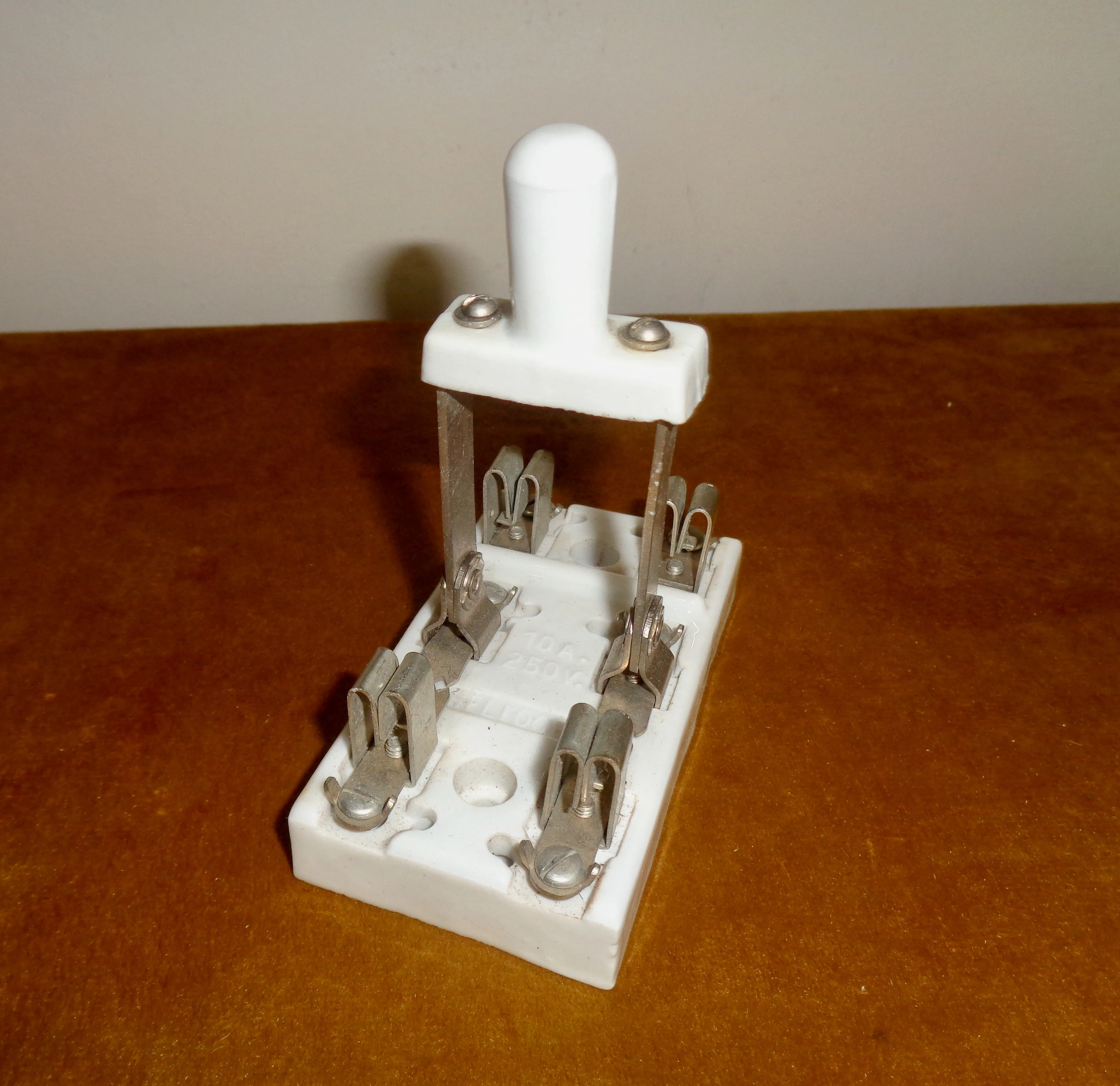 Vintage Heliogen Porcelain Aerial Knife Switch Double Pole Double Throw DPDT 9 cm x 5 cm